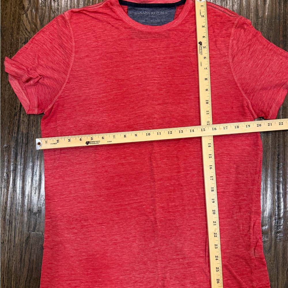 Banana Republic Men’s Heather Red Short Sleeve Crew Tee - Picture 3 of 3